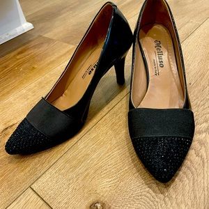 Italian 3 inch Leather Size 6 Shoes with beautiful design on toes.